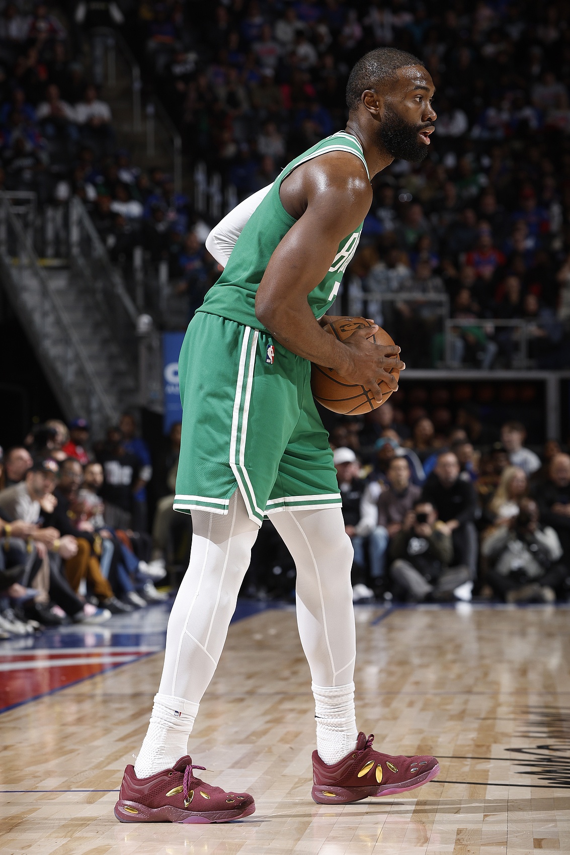 开云注册网址-绿军VS活塞裁判报告：共1次漏判 杰伦·布朗关键时刻走步违例